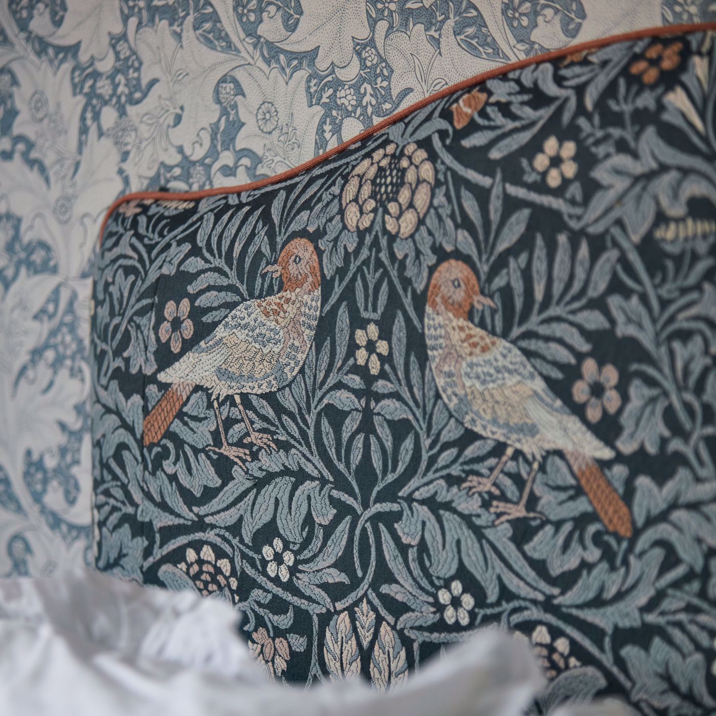 William Morris en Co fabric Bird Tapestry
